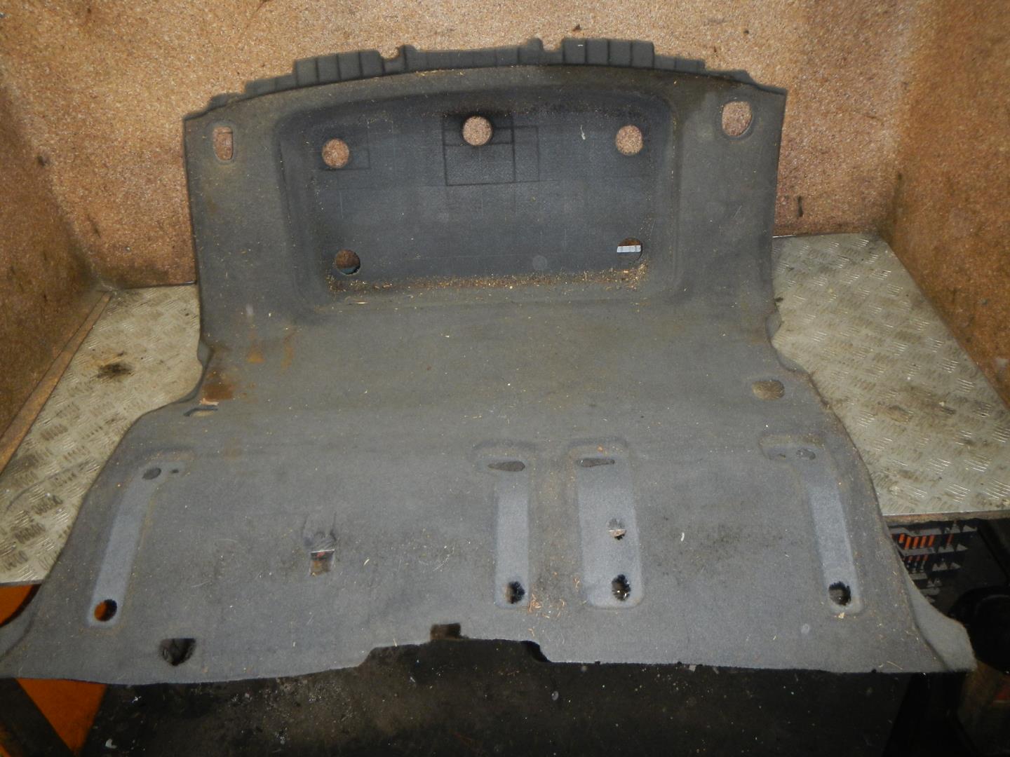 Пол багажника