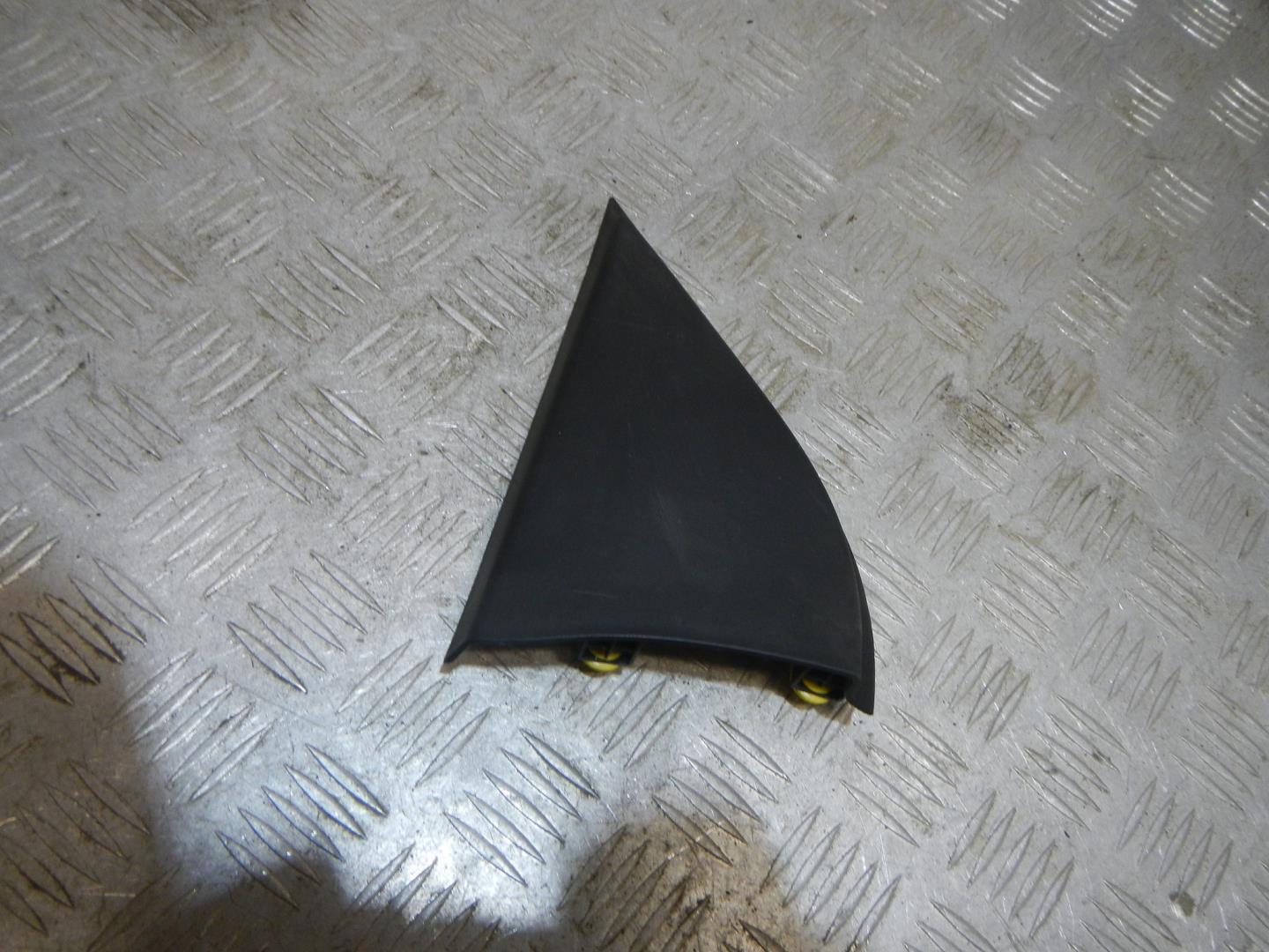 Крышка зеркала внутренняя правая