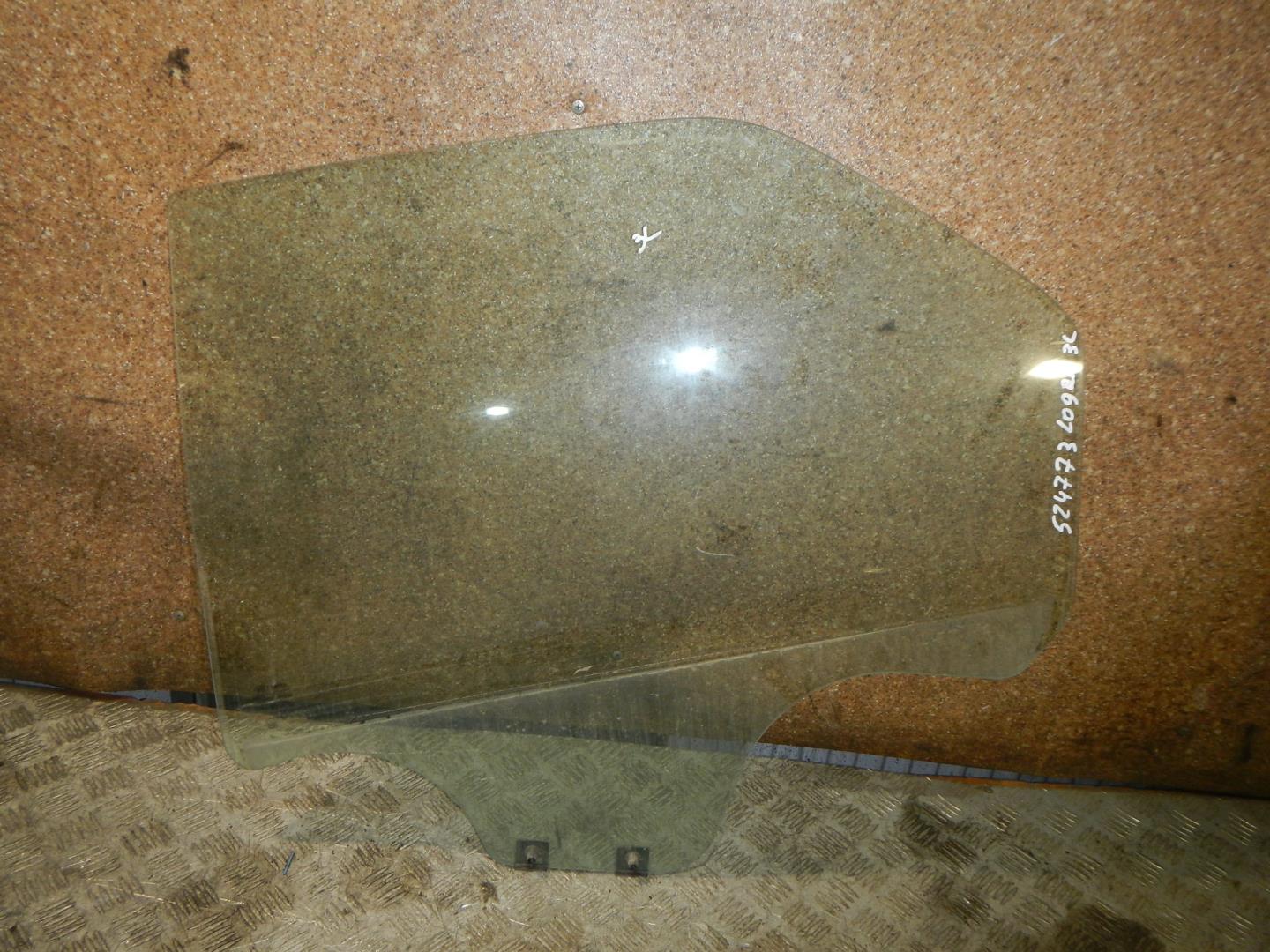 Стекло двери задней левой