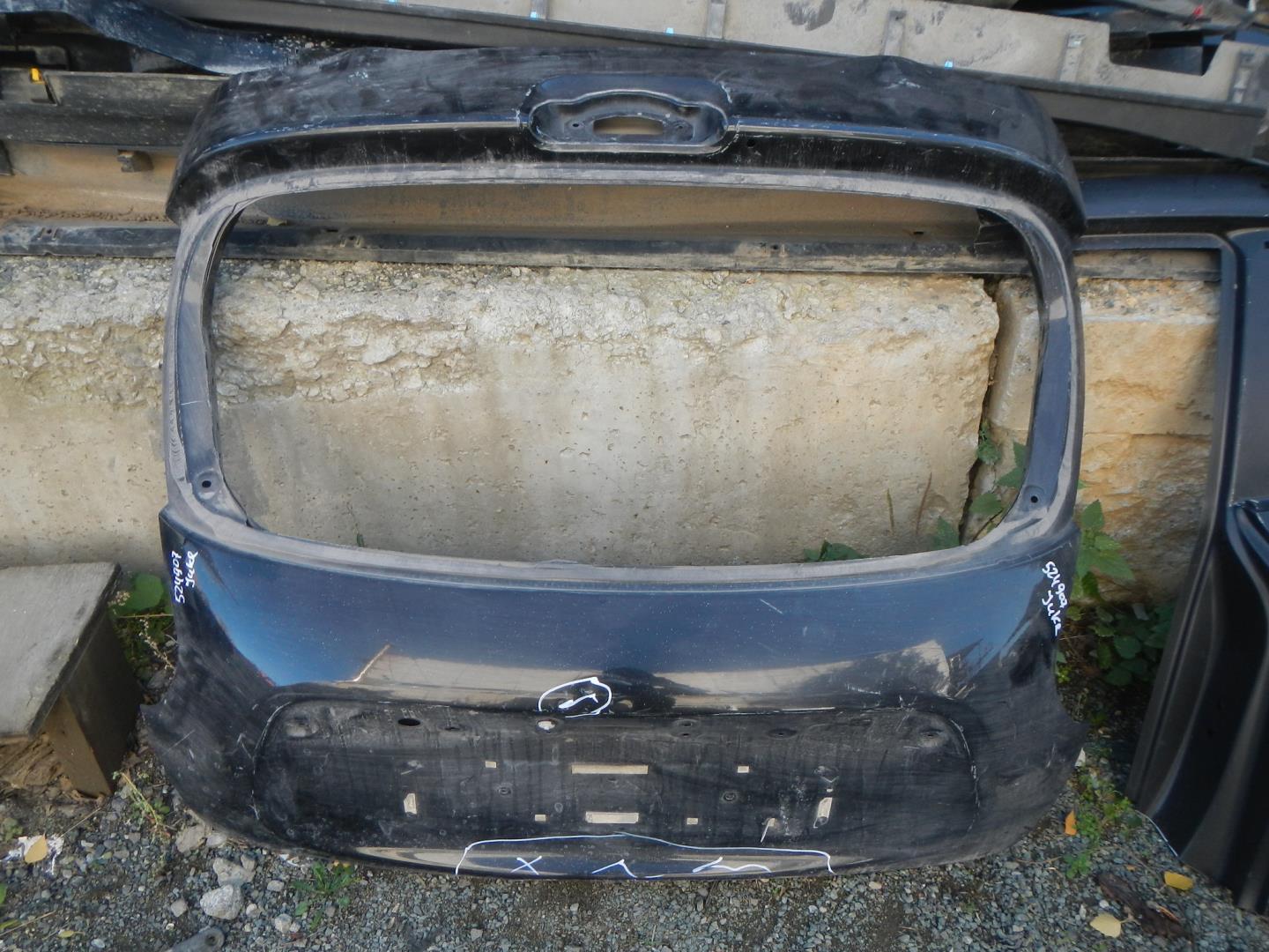 Дверь багажника