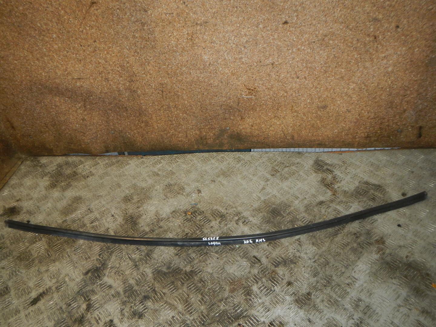 Молдинг лобового стекла