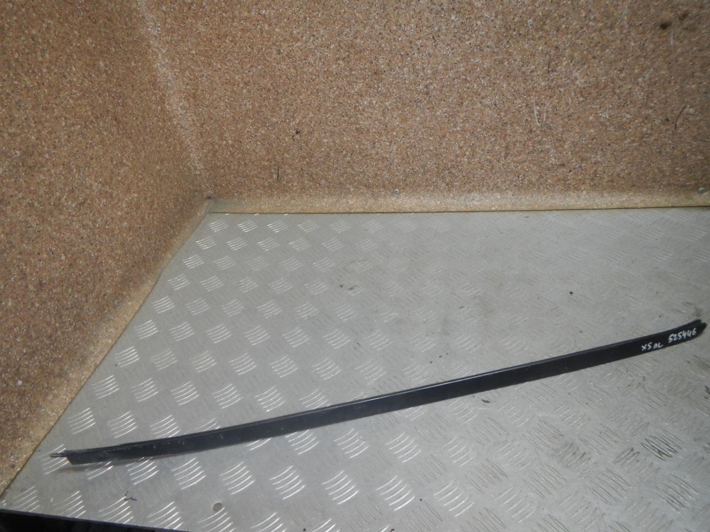 Молдинг лобового стекла