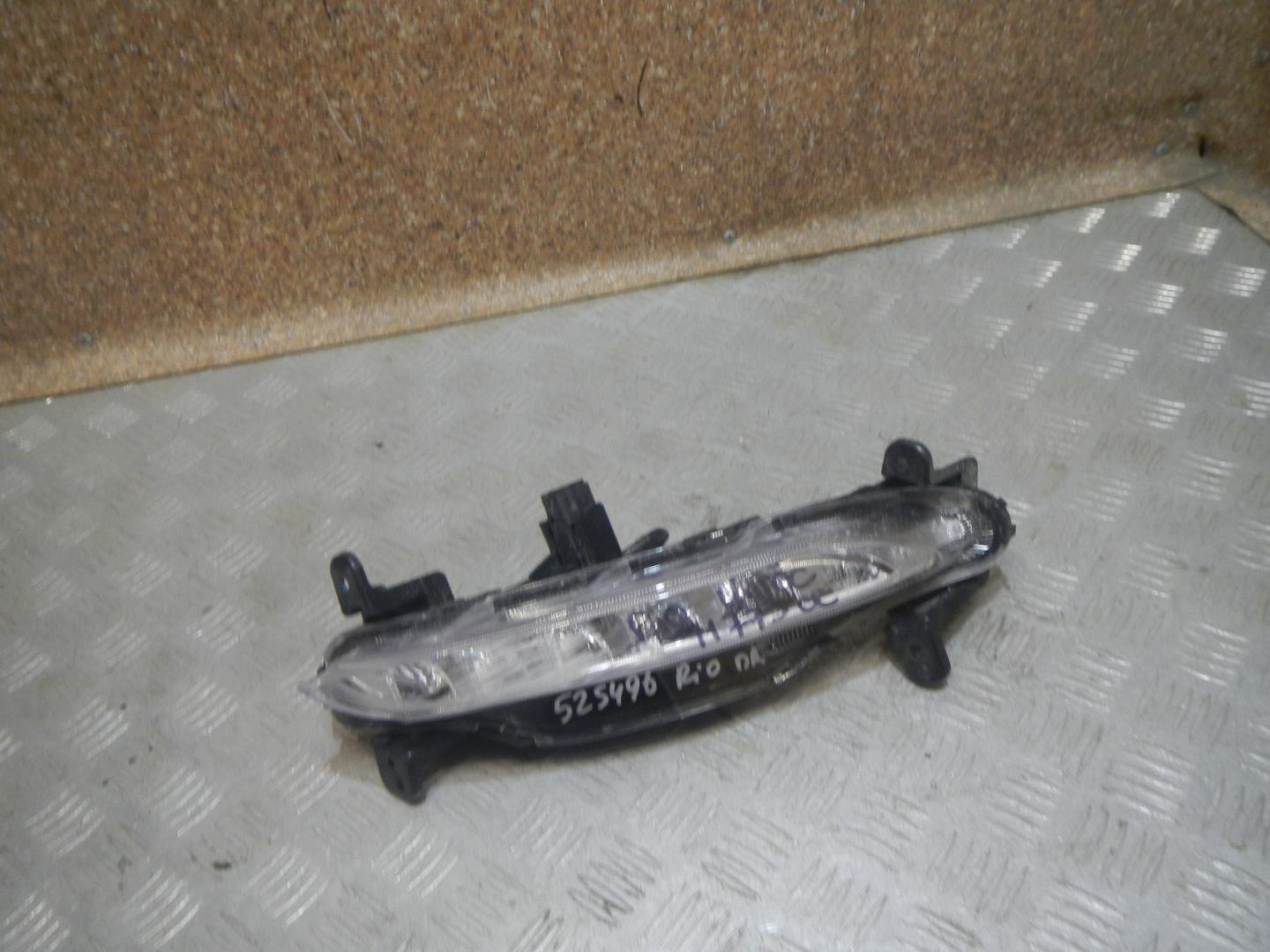 Фара дневного света правая (ходовые огни)