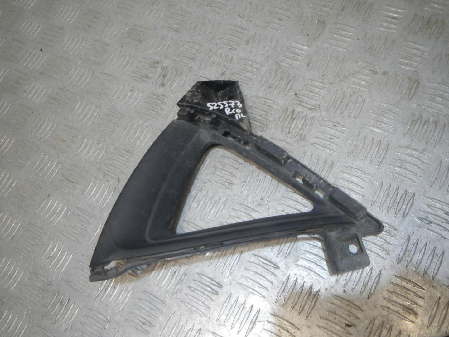 Рамка противотуманной фары левой