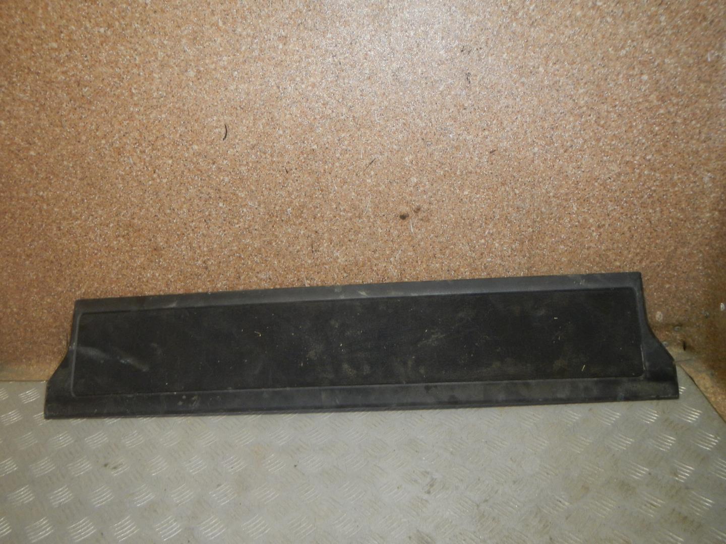 Обшивка двери багажника