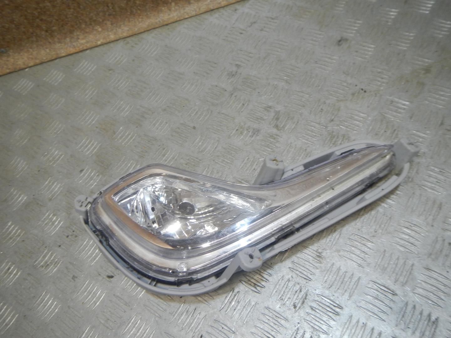 Фара противотуманная правая