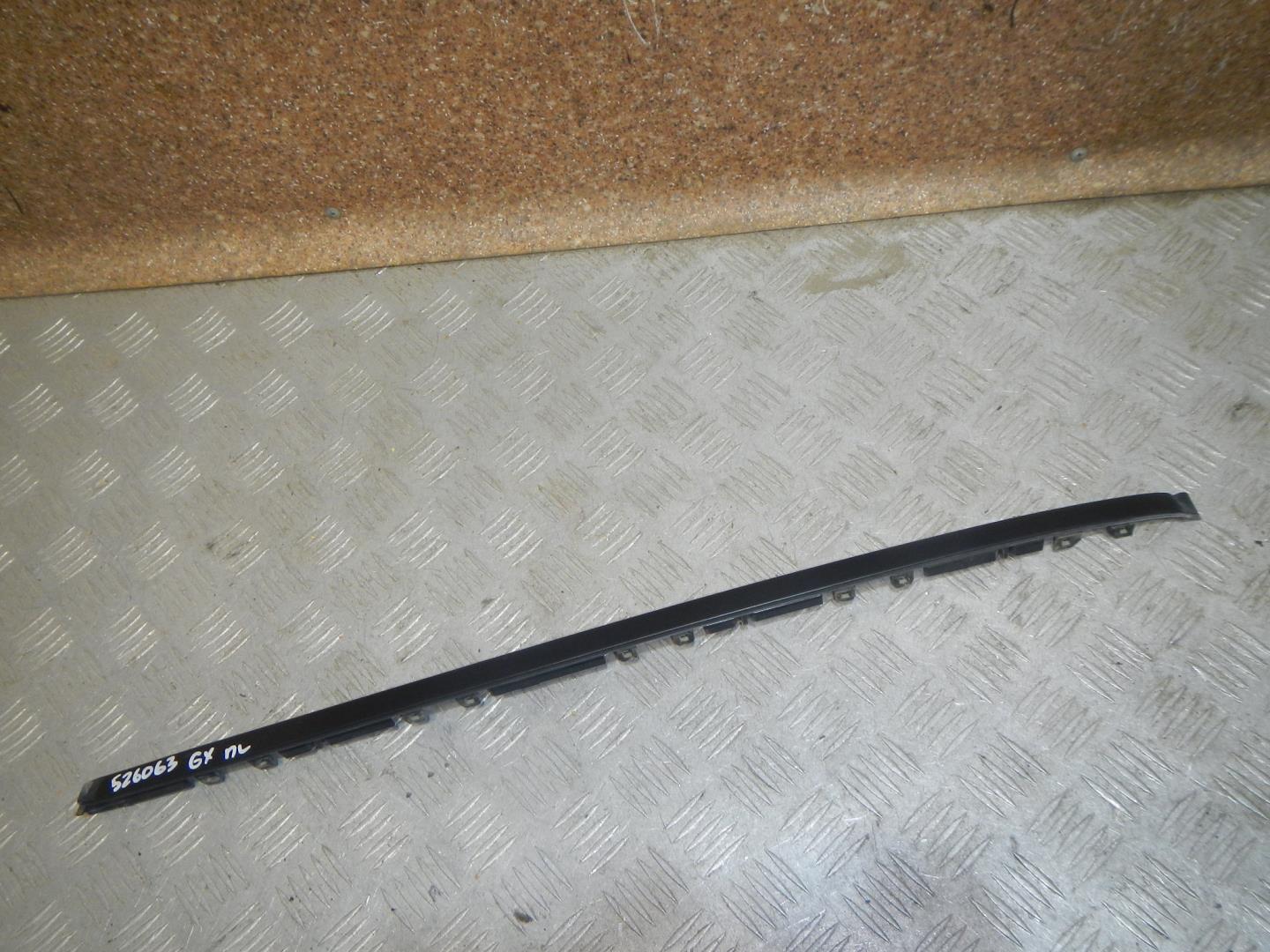 Молдинг лобового стекла