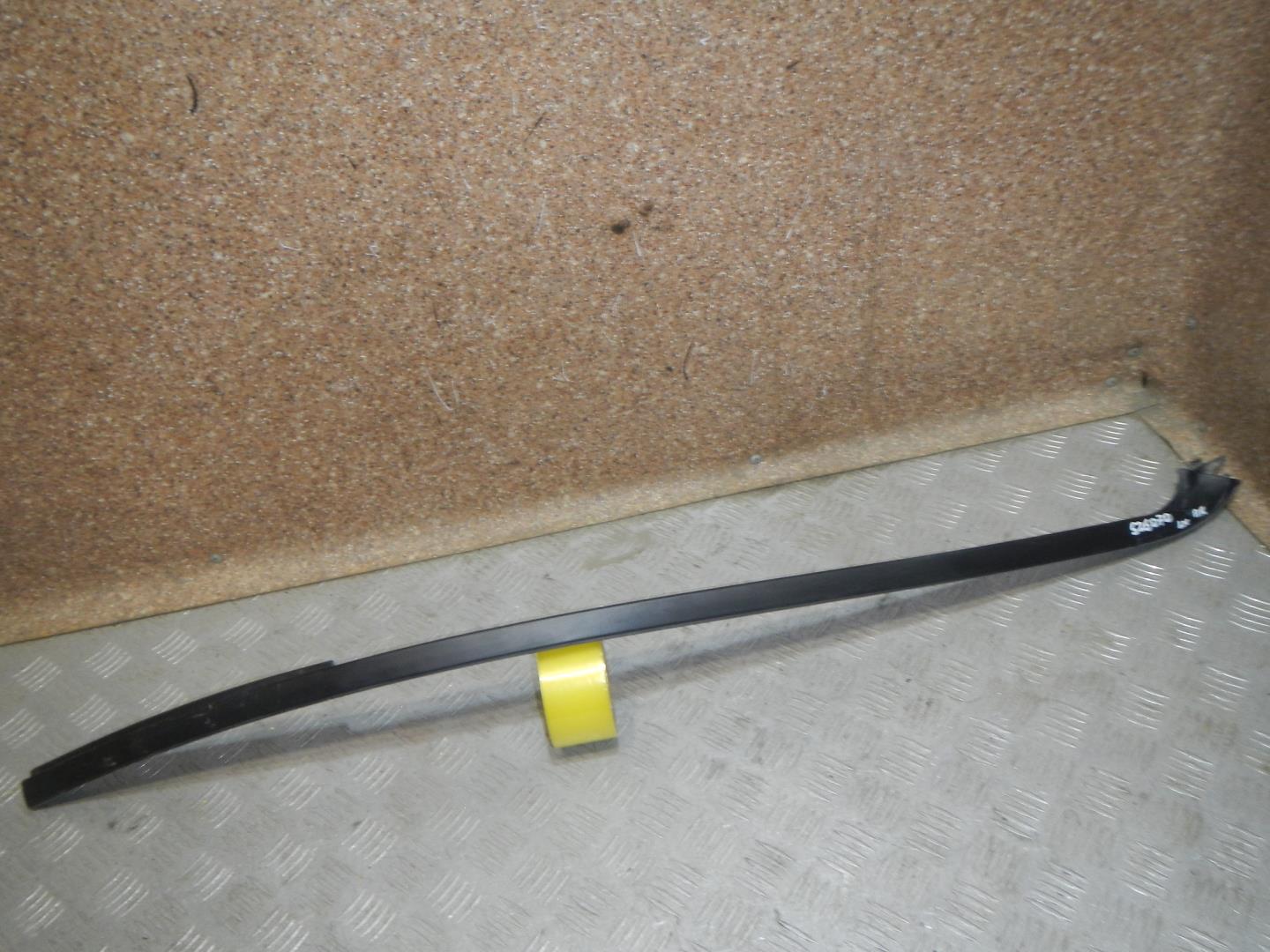 Молдинг лобового стекла