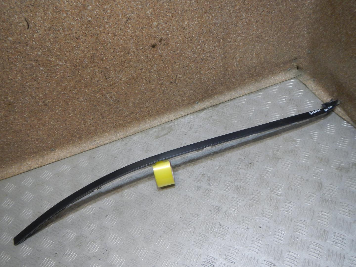 Молдинг лобового стекла