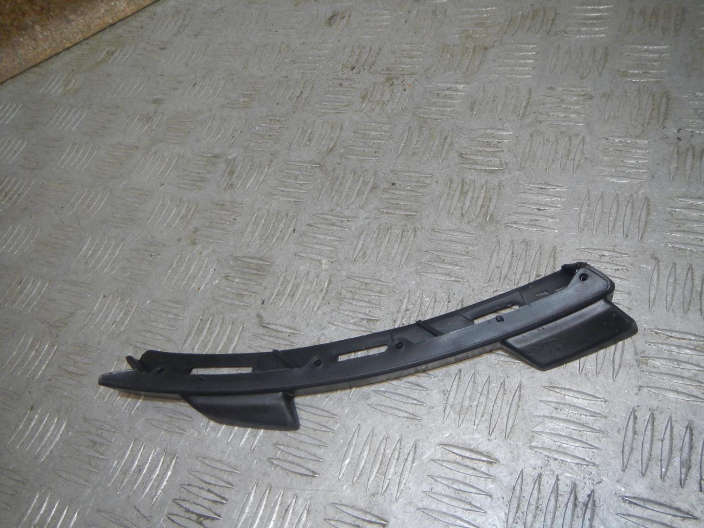 Кронштейн переднего бампера правый