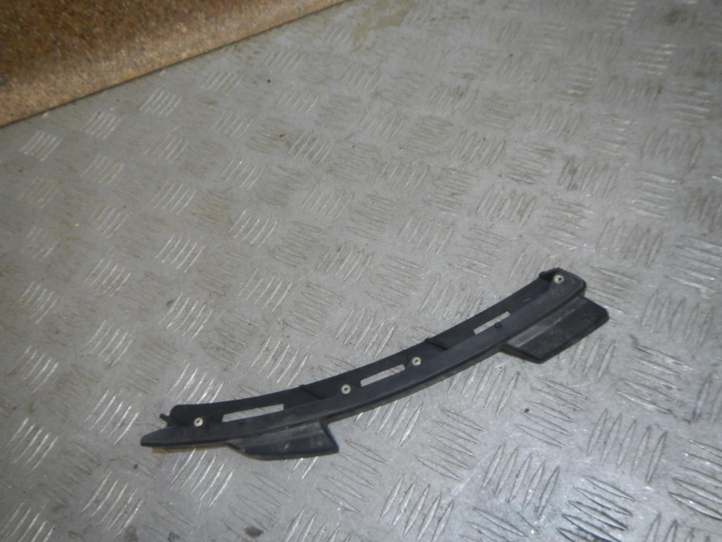 Кронштейн переднего бампера правый