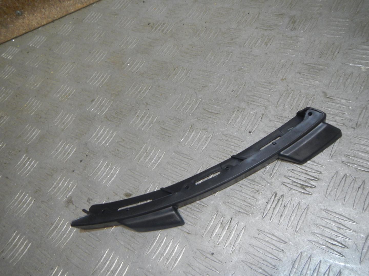 Кронштейн переднего бампера правый