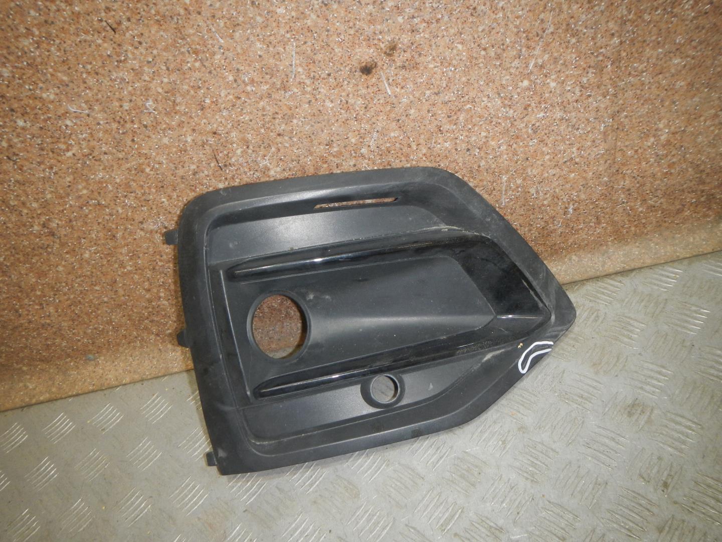 Решетка в бампер правая