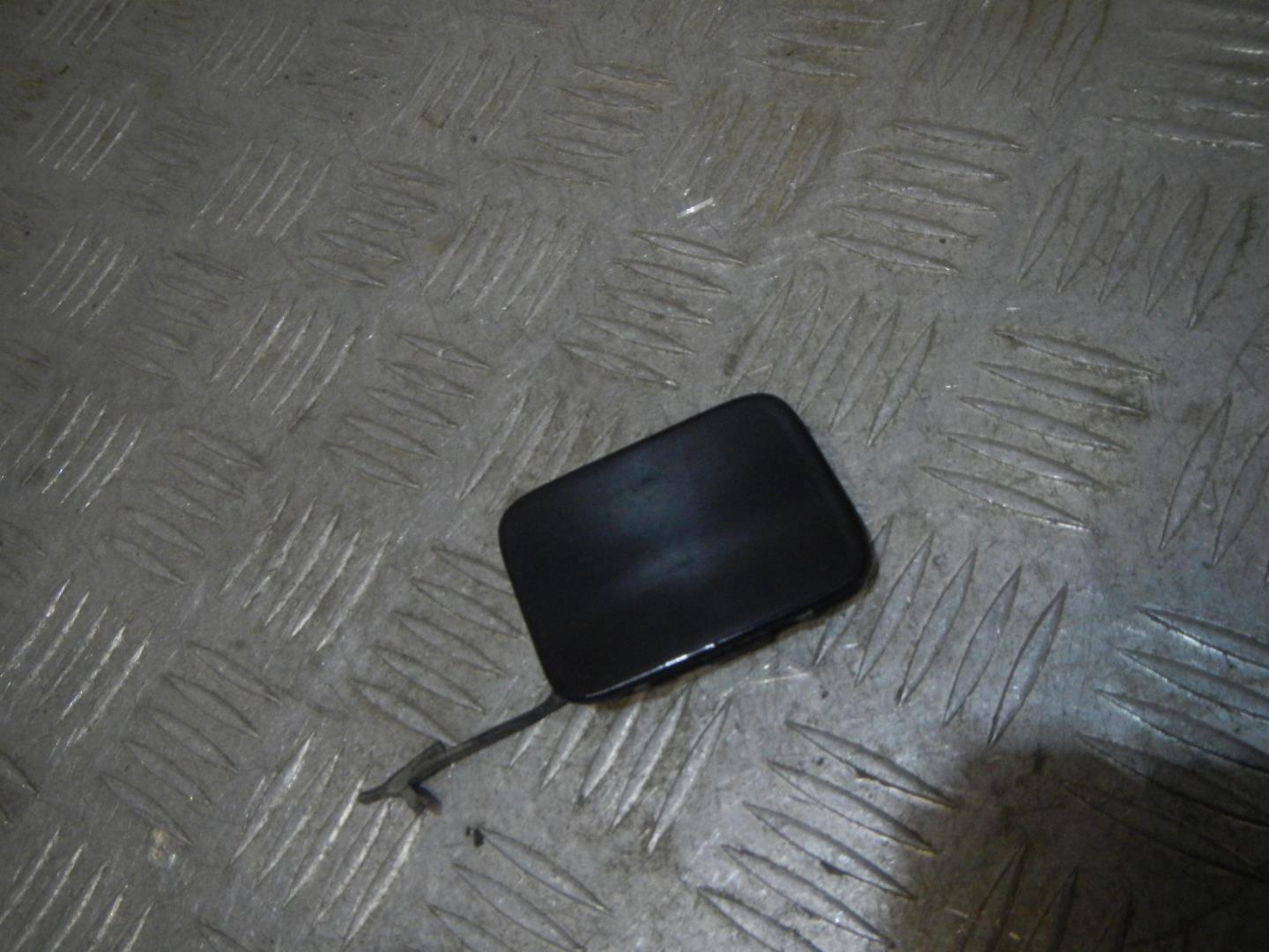 Заглушка буксировочного крюка