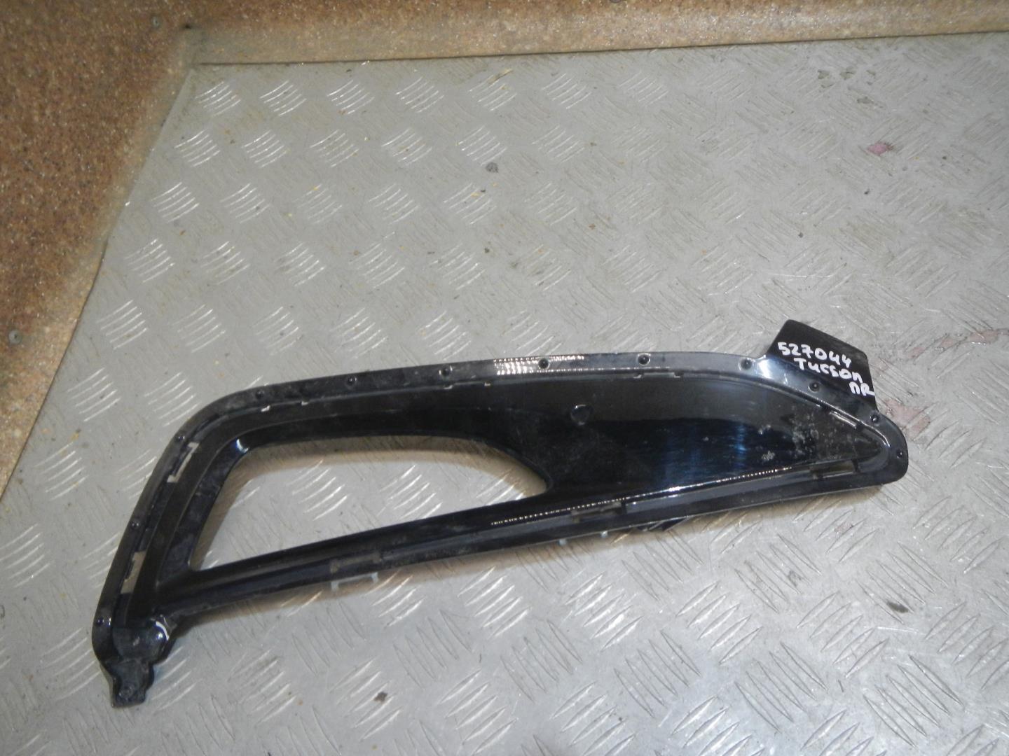 Рамка противотуманной фары правой