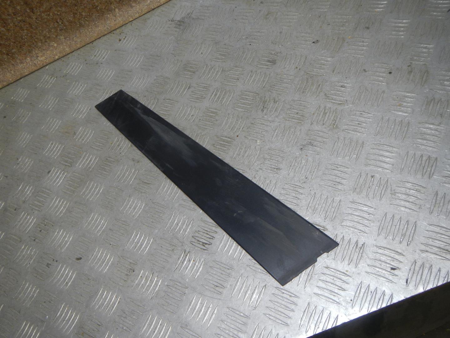 Накладка двери передней правой