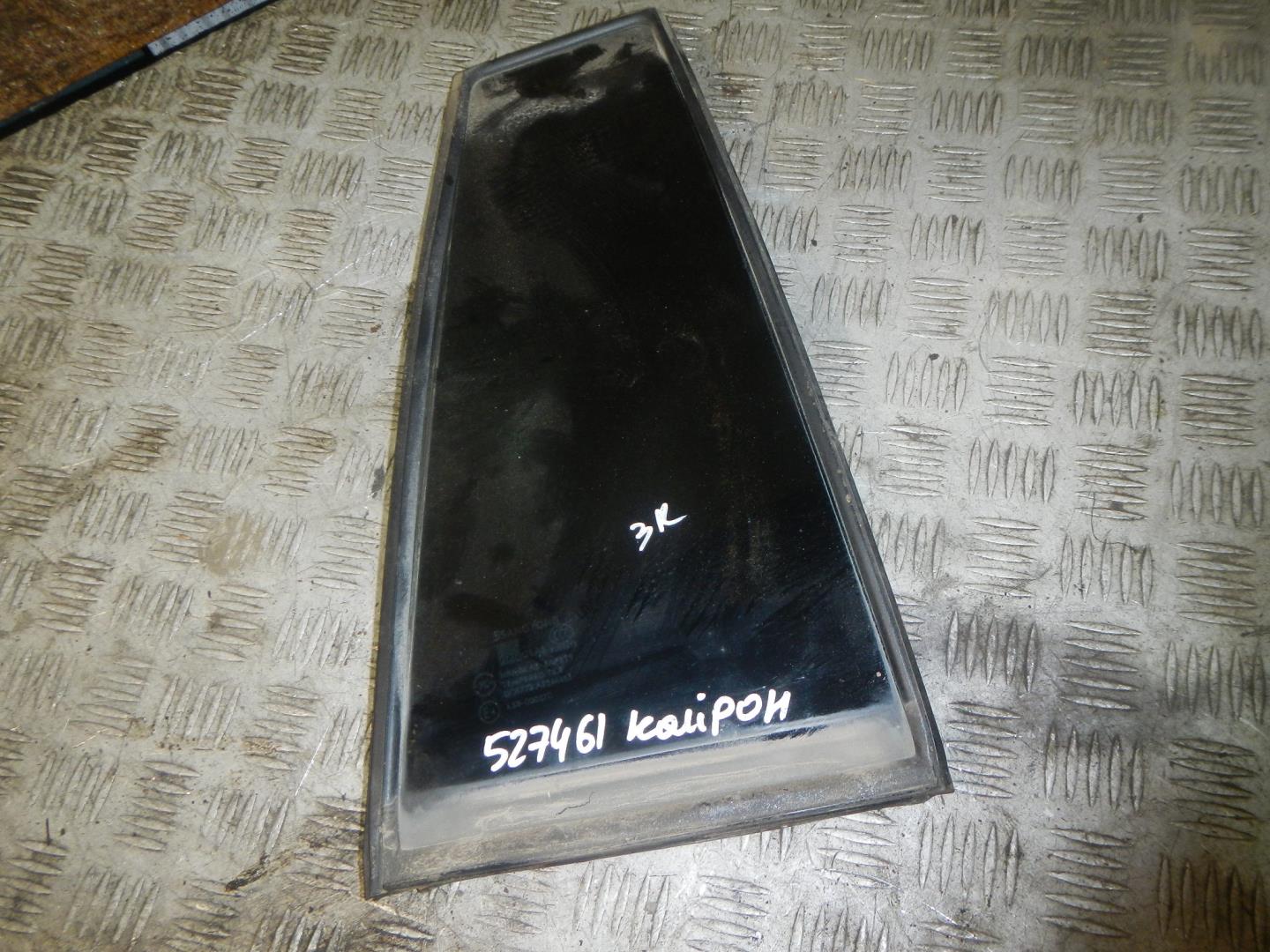 Стекло двери задней правой (форточка)