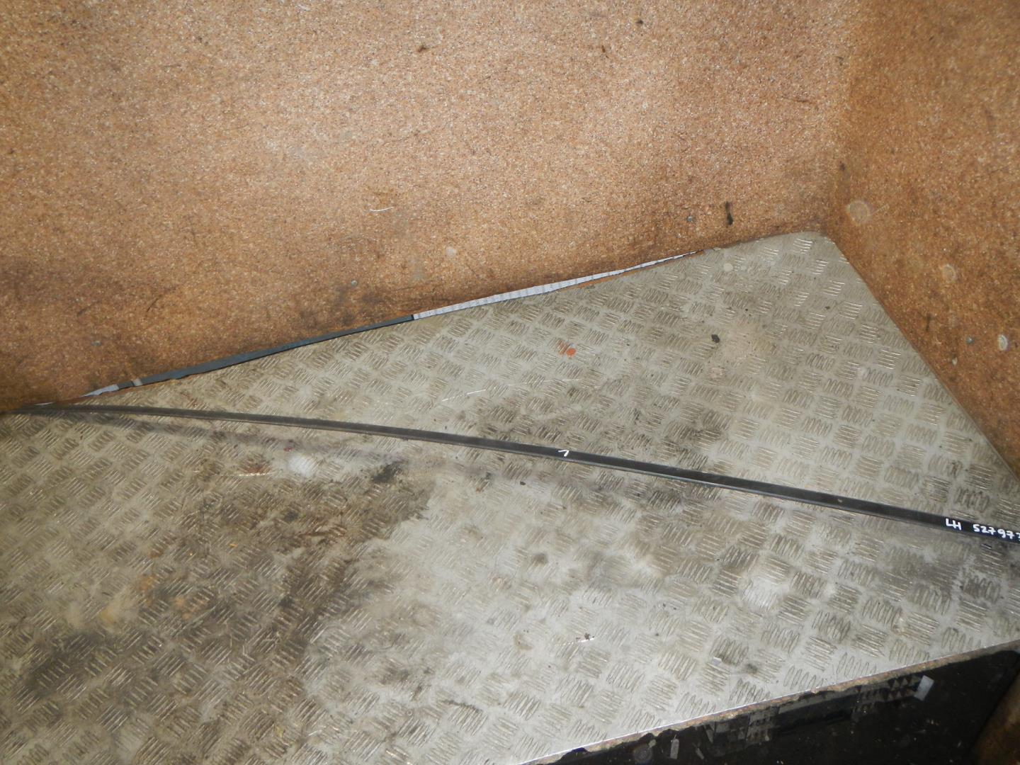 Молдинг крыши левый