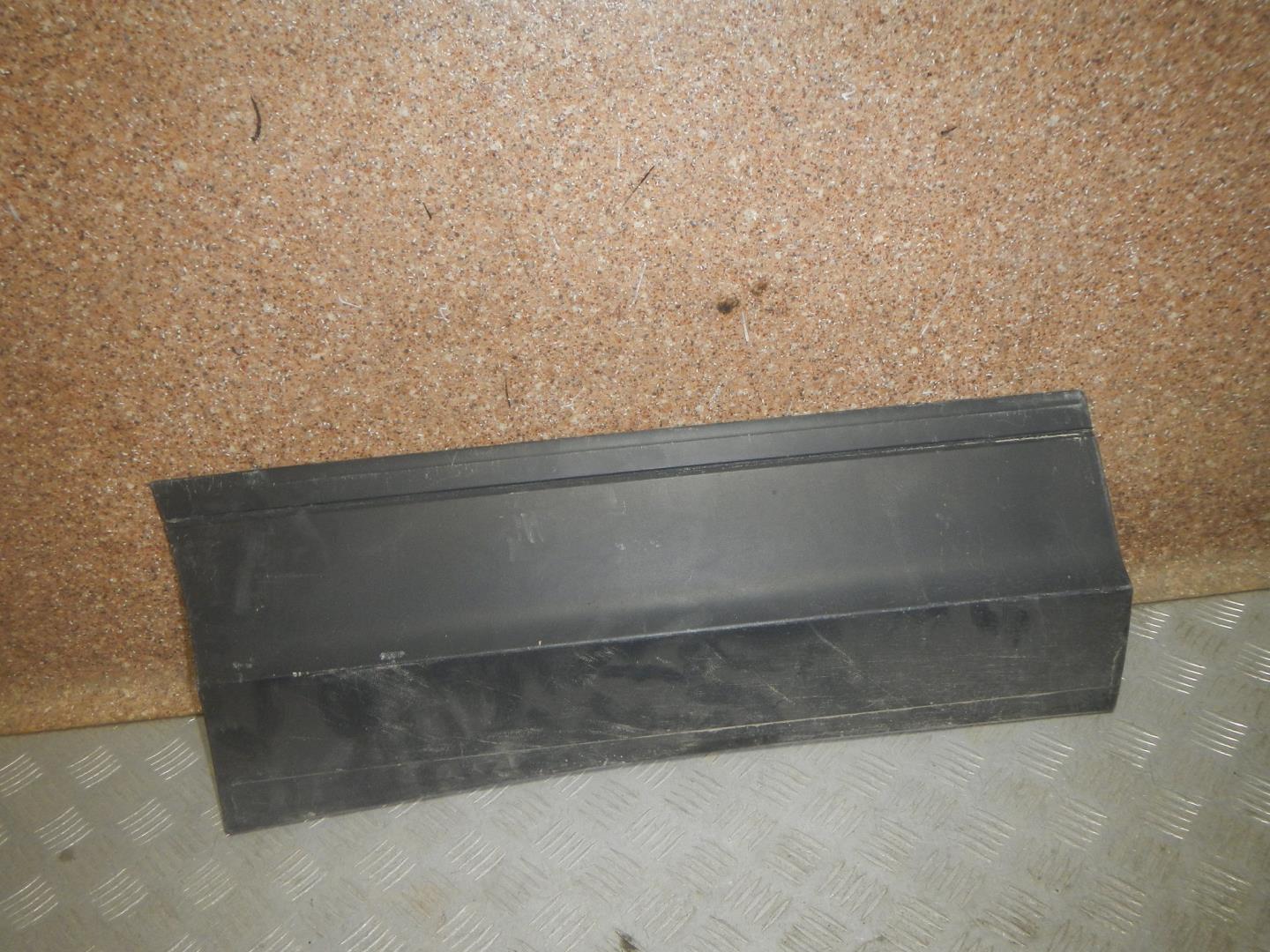 Молдинг задней правой двери