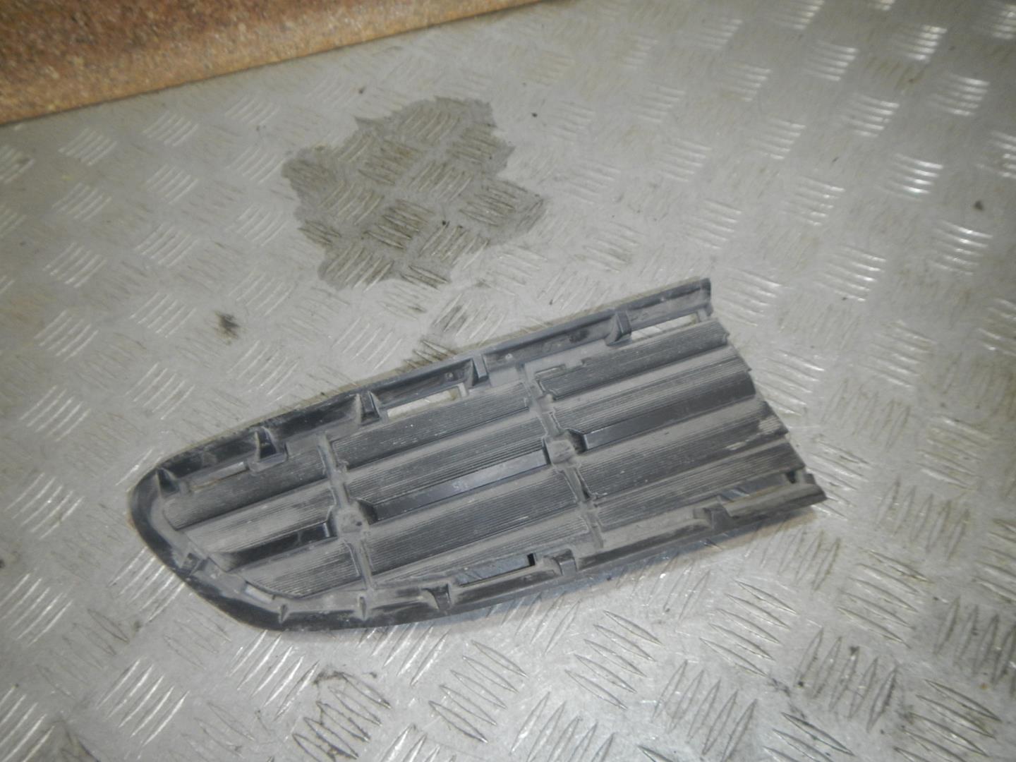 Решетка в бампер левая