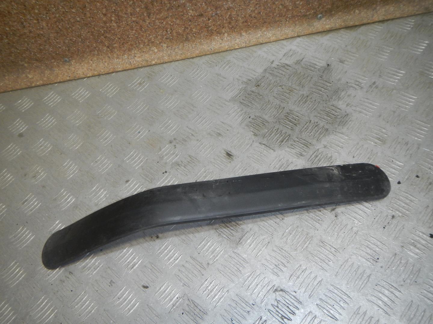 Молдинг заднего бампера