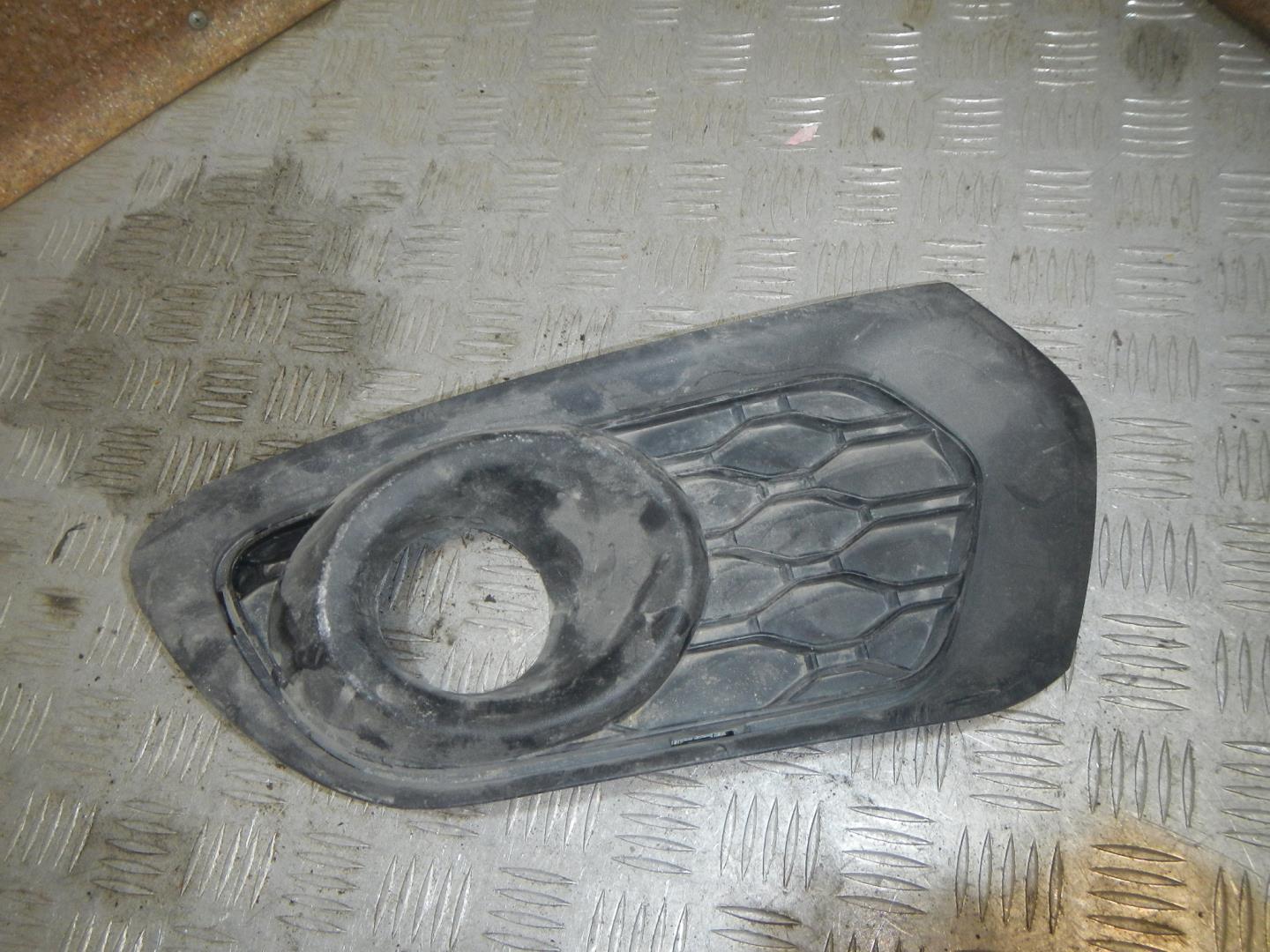 Решетка в бампер левая