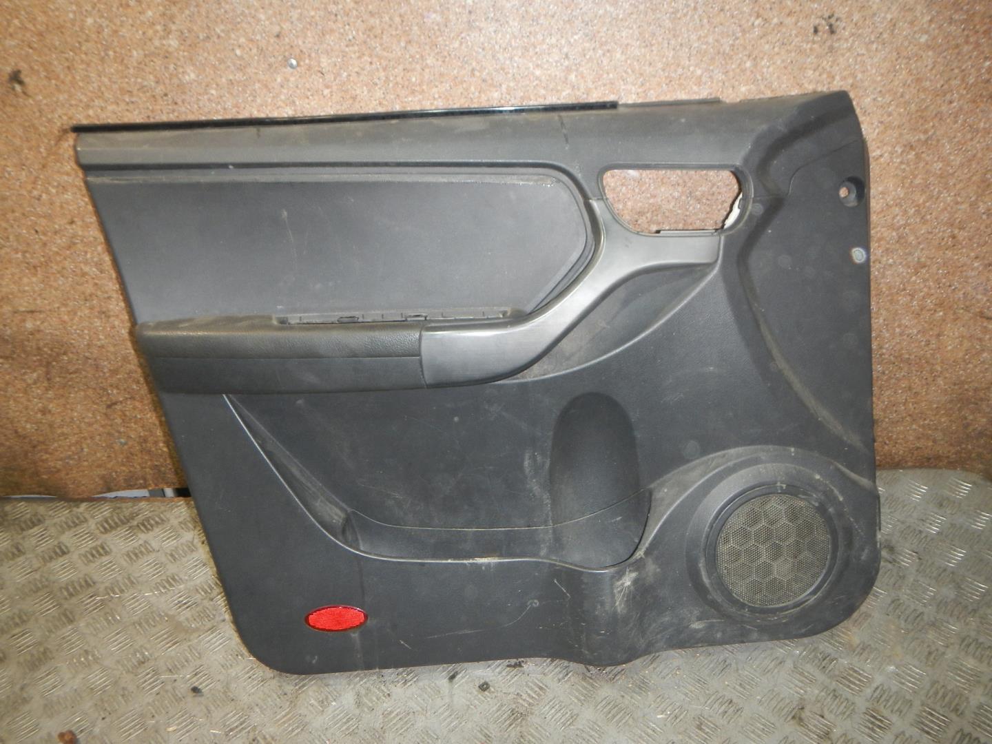 Обшивка двери передней левой