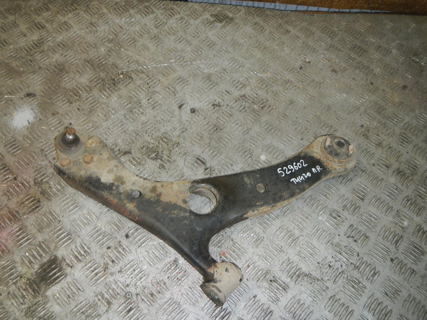 Рычаг передний правый