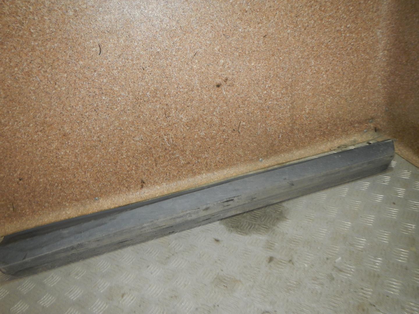 Молдинг передней правой двери