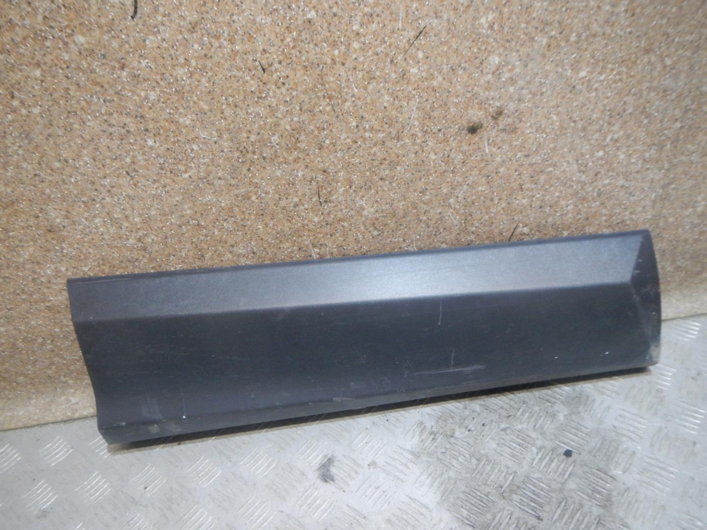 Молдинг задней правой двери