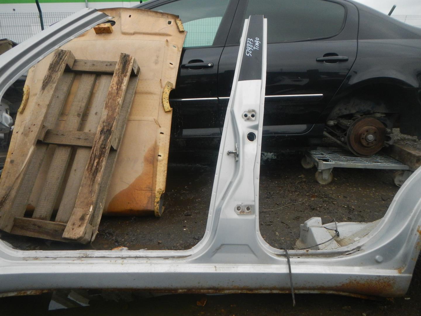 Кузовной элемент