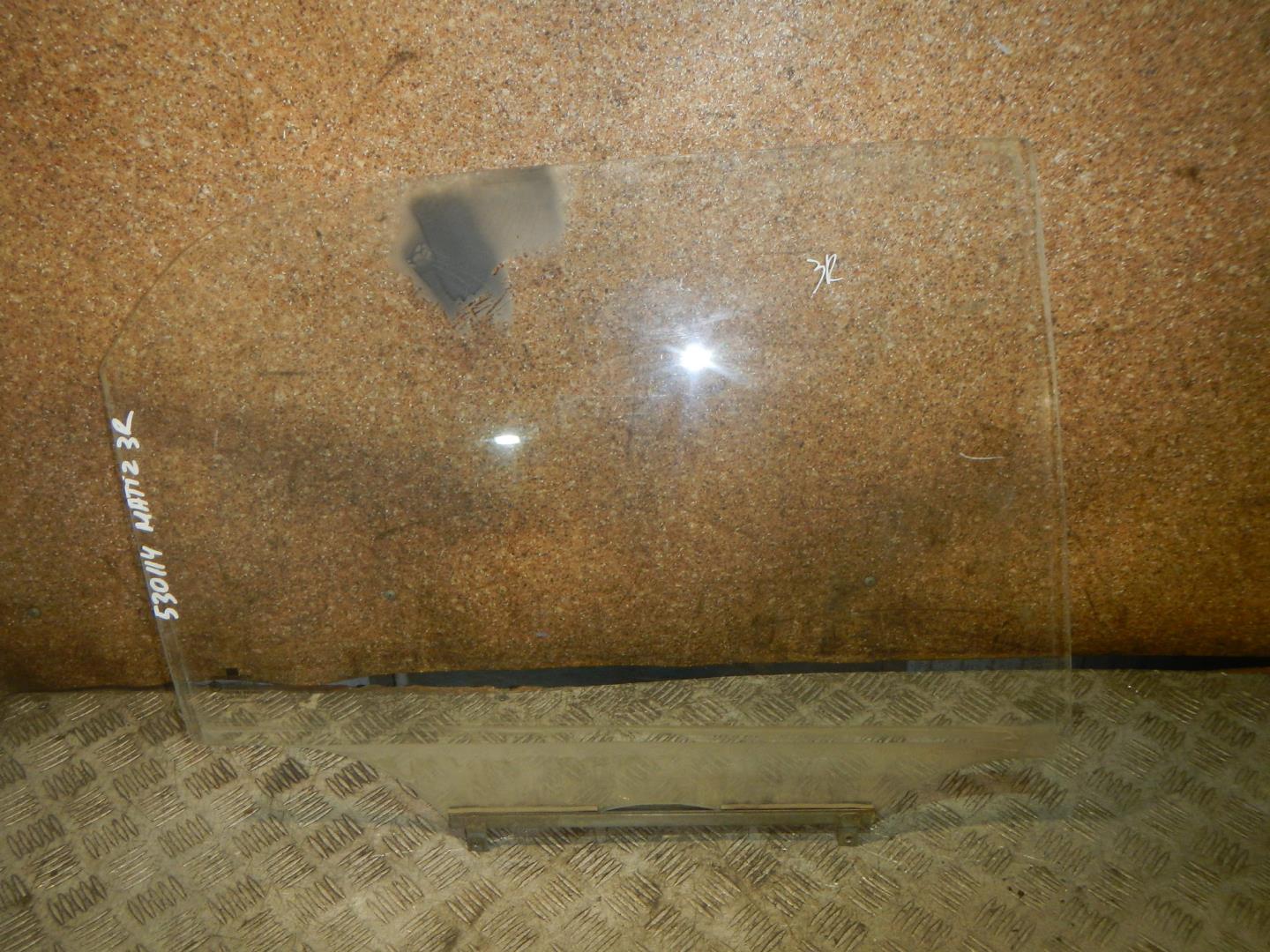 Стекло двери задней правой