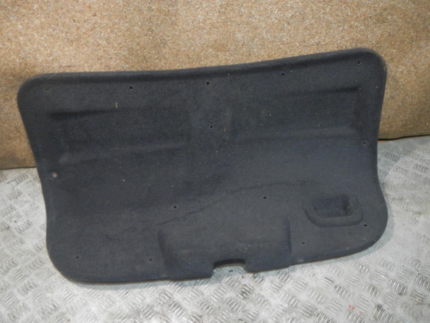 Обшивка крышки багажника