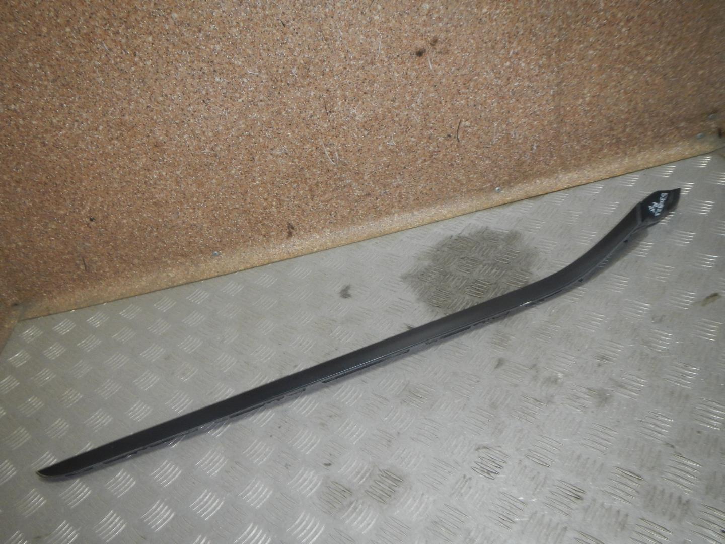 Молдинг лобового стекла