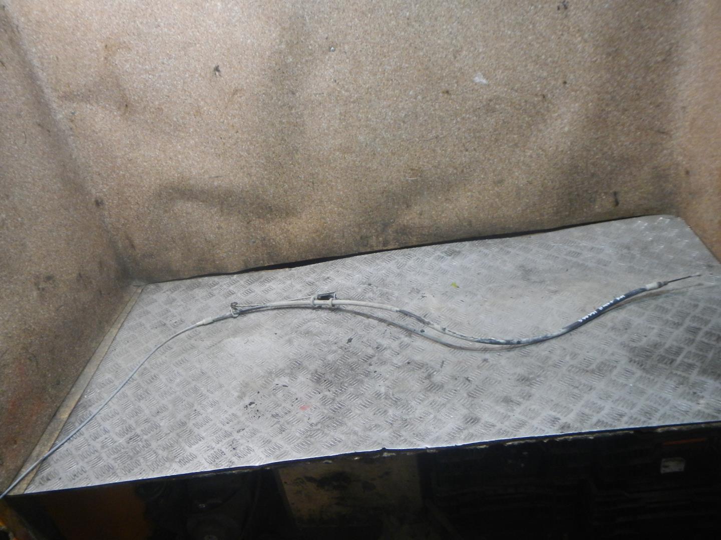 Трос стояночного тормоза