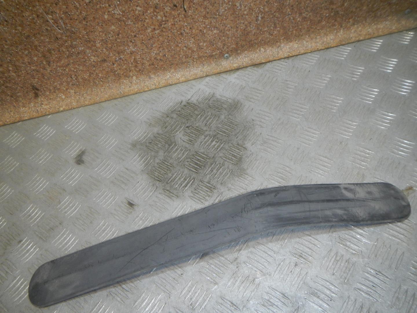 Молдинг заднего бампера