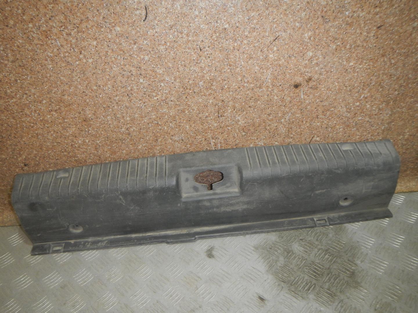 Обшивка багажника