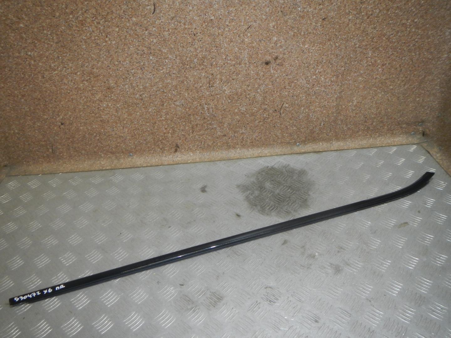 Накладка стекла переднего правого