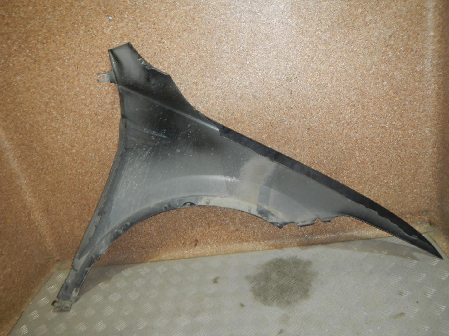 Крыло переднее левое