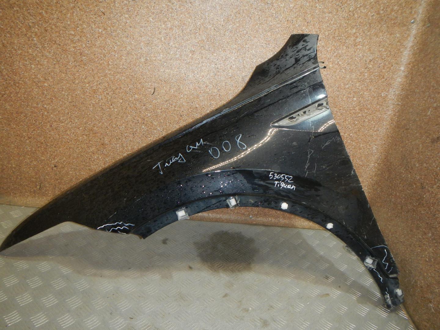 Крыло переднее левое