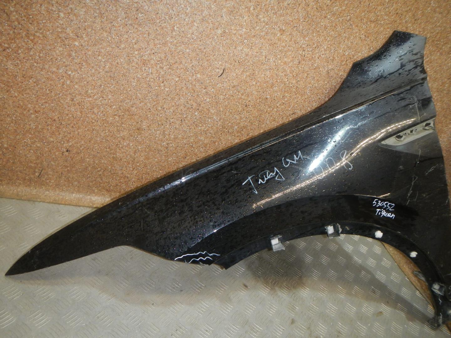 Крыло переднее левое