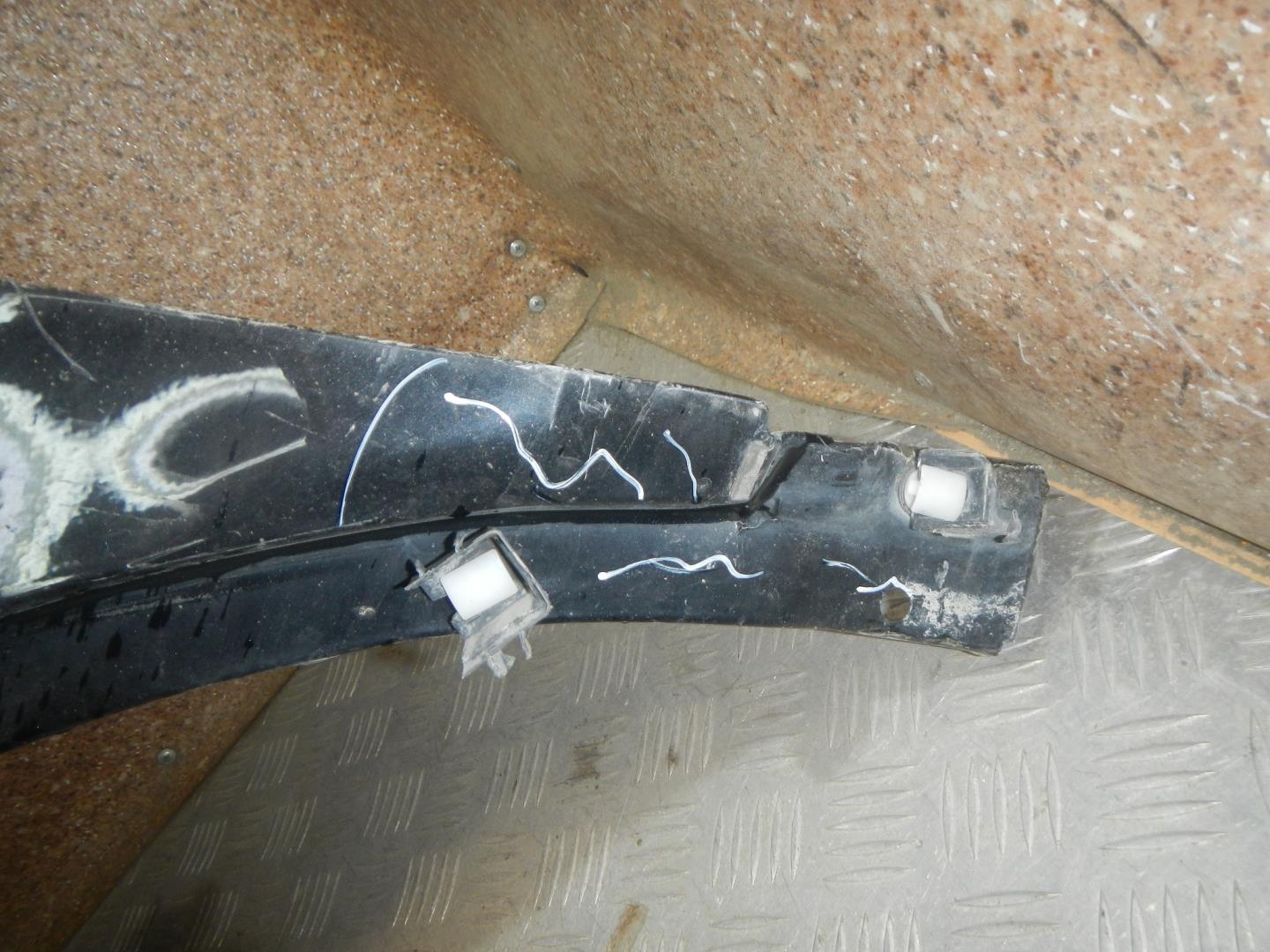 Крыло переднее левое