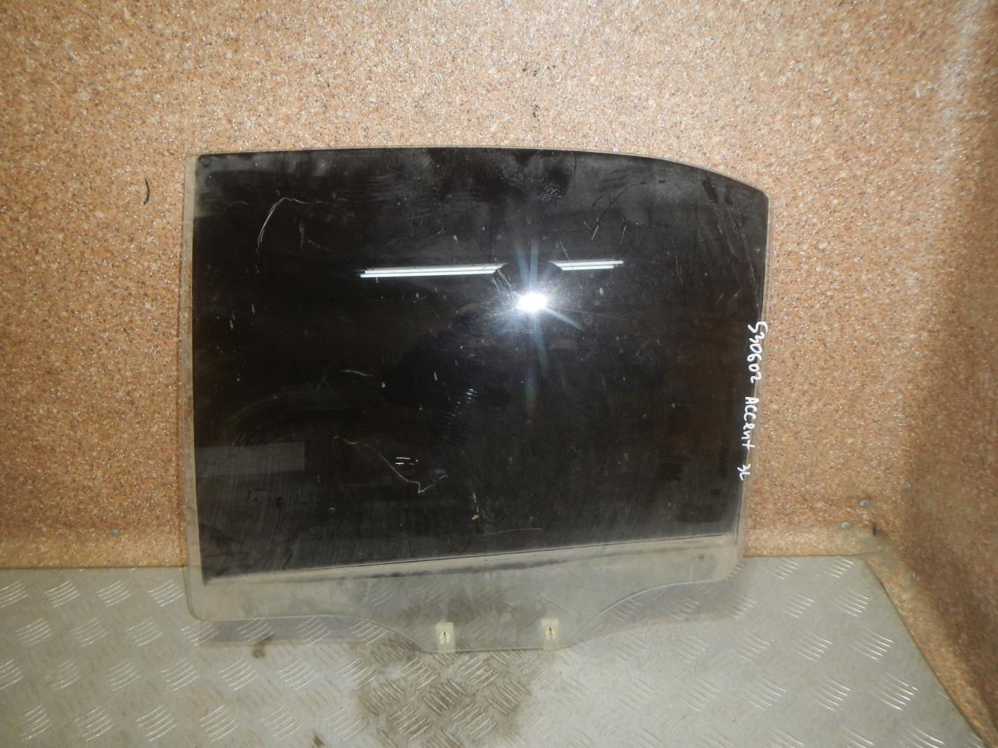 Стекло двери задней левой