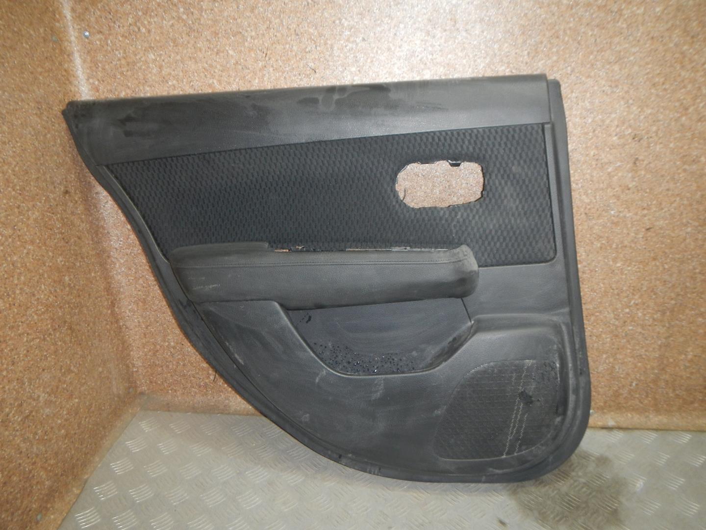 Обшивка двери задней левой