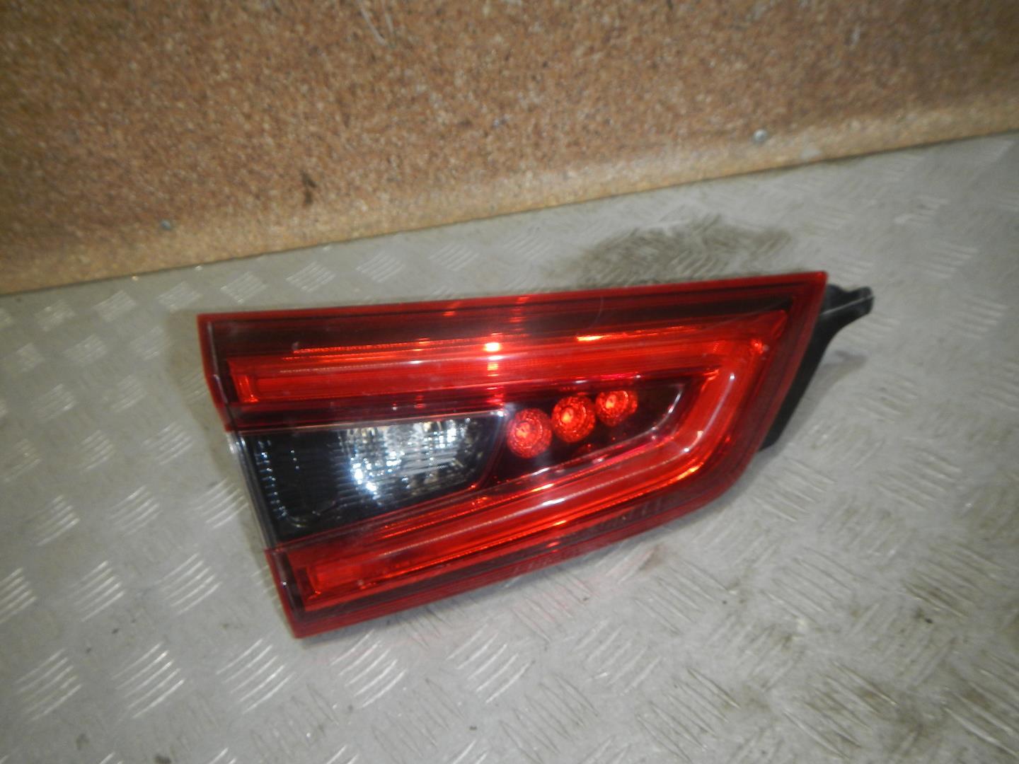 Фонарь задний внутренний левый