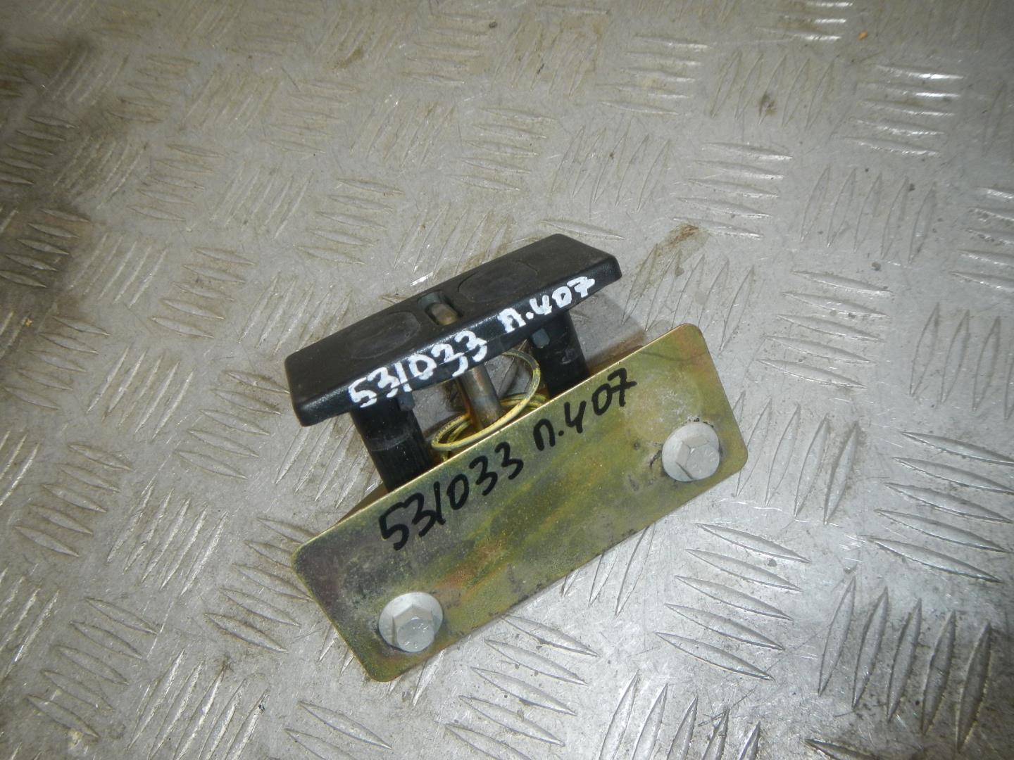 Ответная часть замка багажника