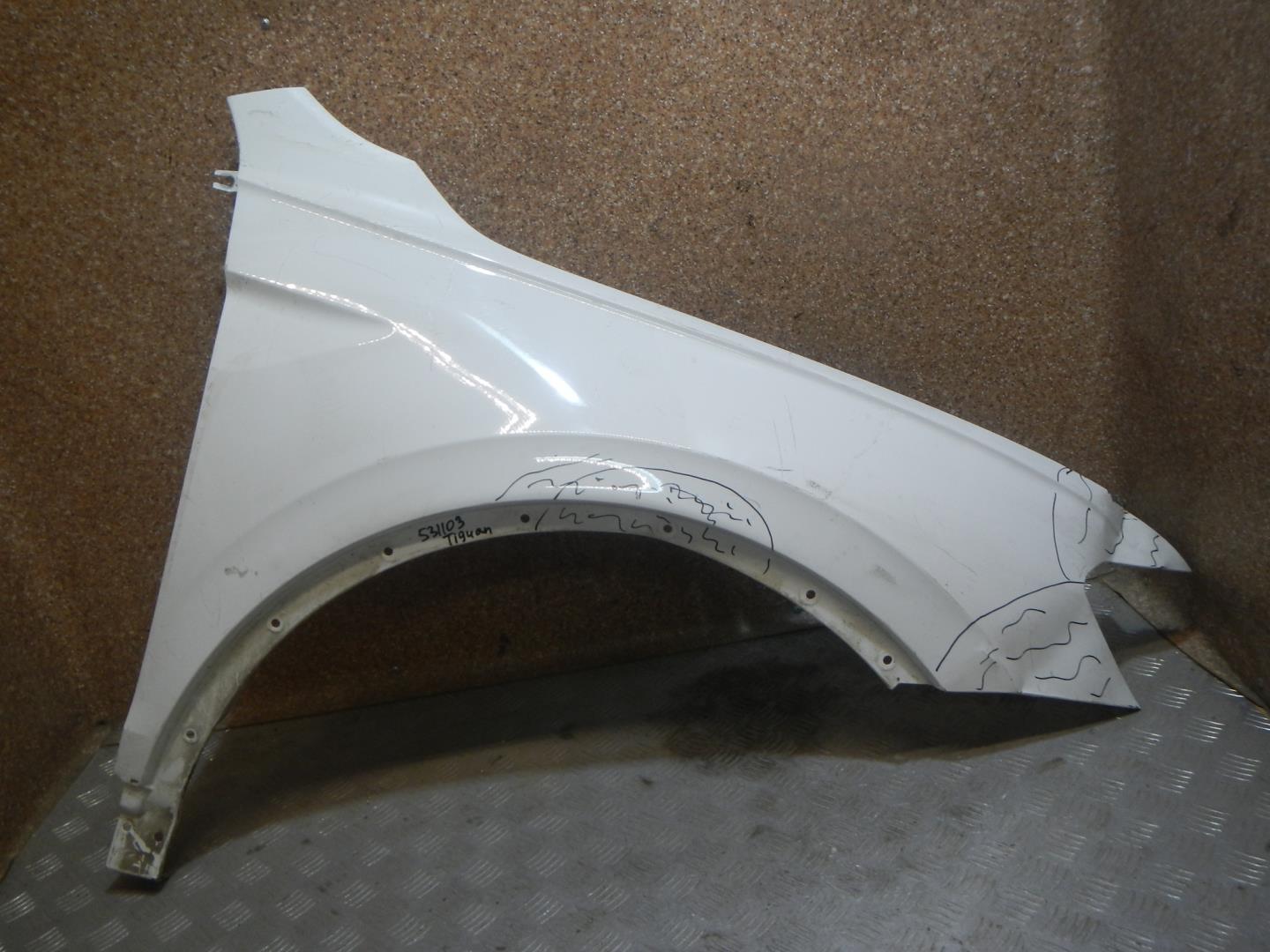 Крыло переднее правое