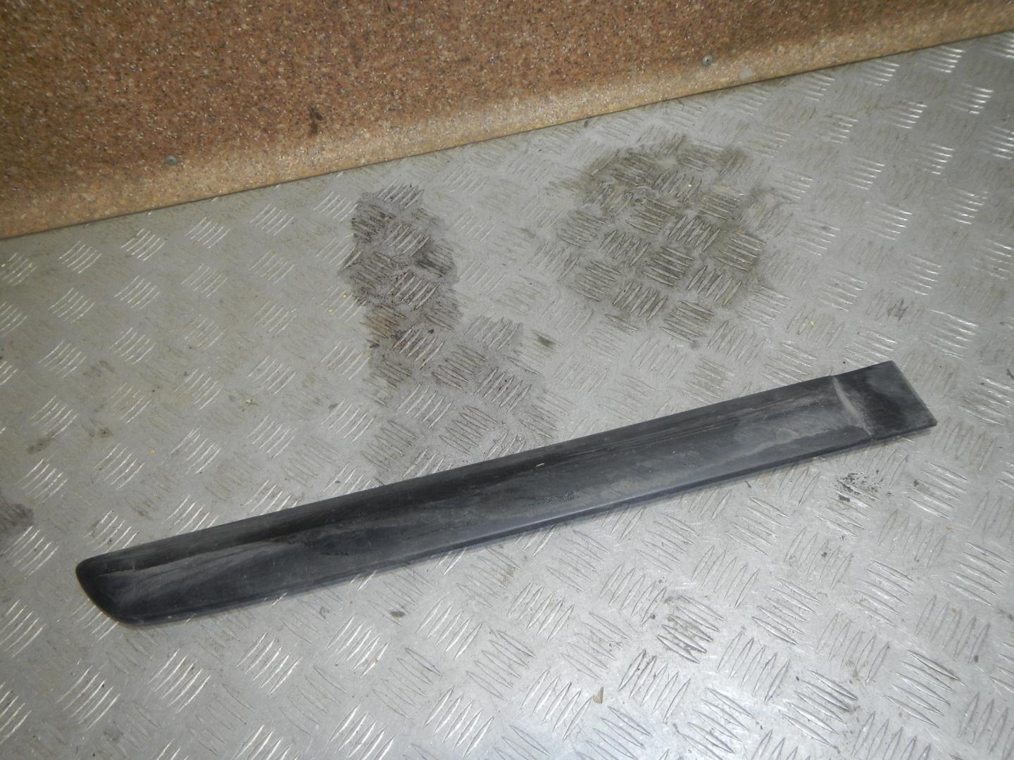 Молдинг задней правой двери