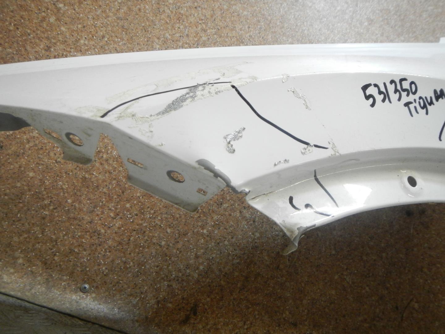 Крыло переднее левое