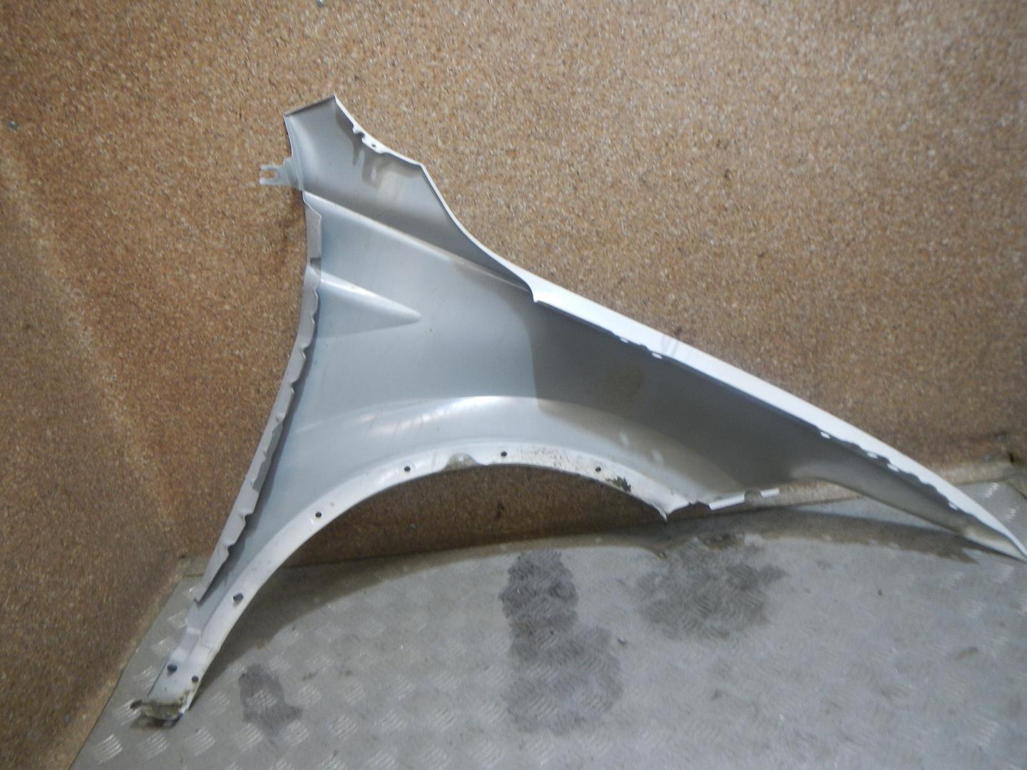 Крыло переднее левое